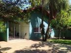 Casa com muito verde - moradia ou lazer