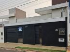 Linda casa com terreno amplo e acabamento