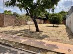 Terreno plano - murado nas laterais e fundos