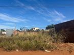 Terreno localizado a uma quadra do asfalto