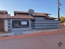 Linda casa com ótima localização