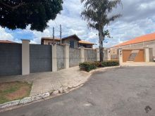 Sobrado luxuoso em rua sem saída