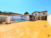 Sobrado com piscina e muito quintal