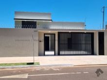Casa com ótimo padrão de acabamento