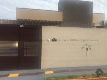 Casa nova bem localizada