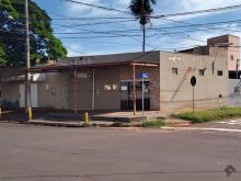 Imóvel de esquina -  comercial e com 2 casas