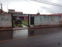 Casa em terreno enorme - ótimo para condomínio