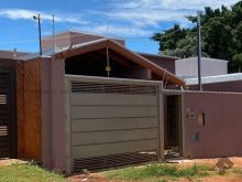 Casa grande perto da base aérea