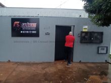 Sala com amplo espaço para estoque ou escritório