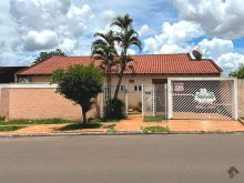 Casa no Maria Aparecida Pedrossian em rua comercial