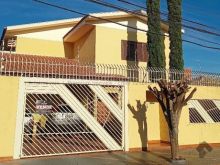 Lindo sobrado em ótima localização