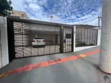 Bela casa com 2 suítes e 1 quarto