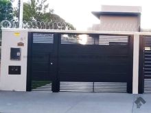 Casa com quintal amplo no Nova Campo Grande