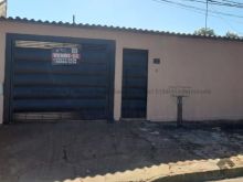 Casa com piscina - 3 quartos - suíte - varanda e quintal