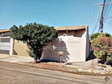 Linda casa de esquina