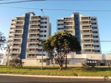 Apartamento com ampla sacada e churrasqueira privativa