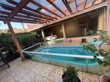 Ótima casa com piscina e placa solar