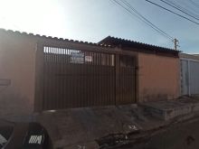 Casa com 3 quartos - bem localizada