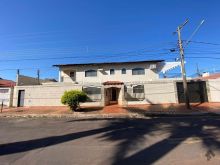 Casa de esquina no Vilas Boas
