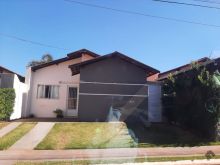 Casa condomínio - com quintal