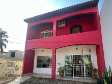 Prédio com salas e casa nos fundos - Central