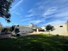 Casa com amplo quintal