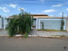 Belíssima casa no Jardim Presidente