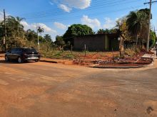 Casa com excelente terreno de esquina