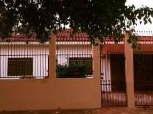 Excelente casa com muito terreno