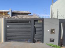 Casa rica em móveis de alto padrão