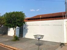 Casa térrea com 3 quartos - terreno 450m² - edícula