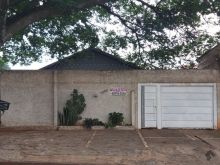 Casa térrea com piscina