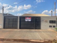 Casa com kitnet nos fundos