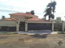 Sobrado no bairro Chácara Cachoeira com 4 suítes