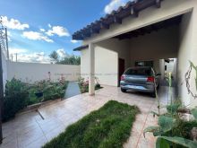 Casa térrea com suíte e varanda