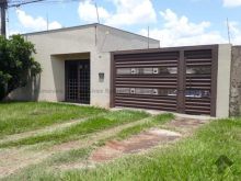 Ótimo salão - casa e edícula no terreno