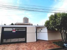 Casa com quintal amplo no Carandá Bosque III