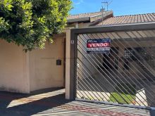 Casa ampla com edícula e duas suítes