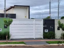 Casa com área gourmet e espaço para construir piscina