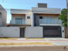 Sobrado com construção moderna e minimalista