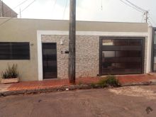 Ótima casa com uma edícula no Estrela do Sul