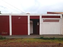 Casa com edícula