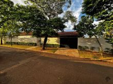 Casa de esquina em excelente localização