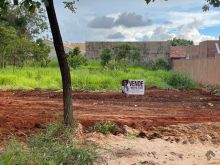Amplo - com 13x33m²