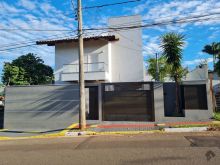 Sobrado uma quadra da Via Park - acesso rápido