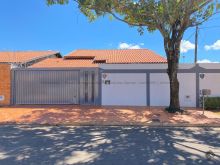 Casa com terreno grande - espaço gourmet e piscina