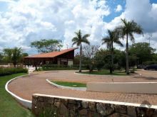 Amplo terreno no condomínio Terras do Golfe