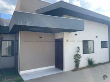 Linda casa em condomínio com móveis planejados