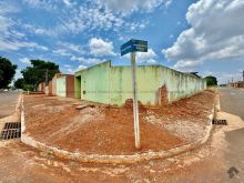 Terreno murado de esquina no Jardim Campo Nobre