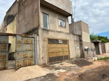 Sobrado no centro com acesso ao rio Aquidauana